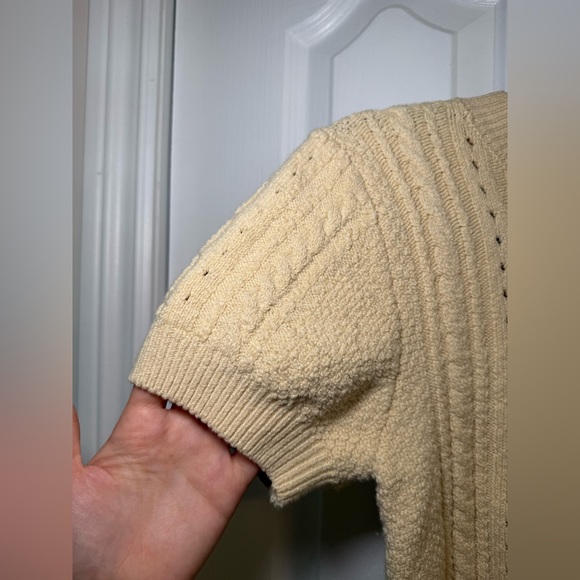 Free People - Casual Preppy Warm Cropped Cream Cable Knit Short Sleeve Sweater - Picture 5 of 7